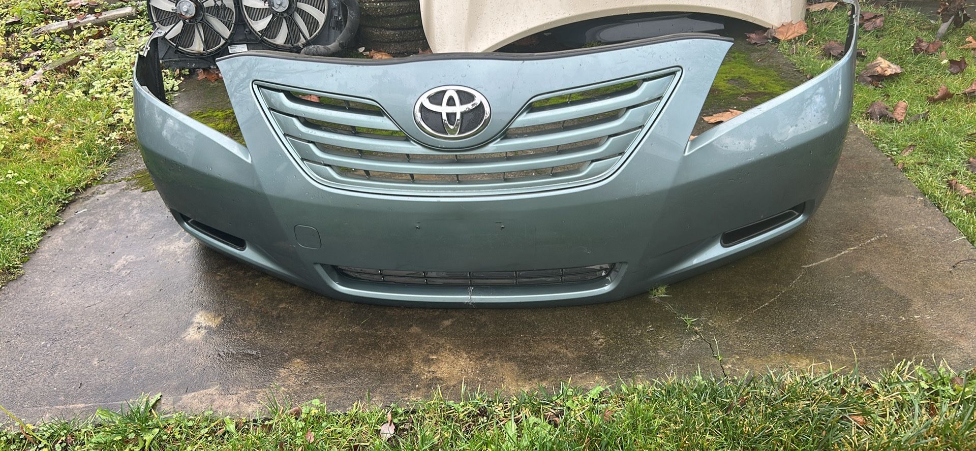 FRON BAMPER. TOYOTAS CAMRYS 2009.