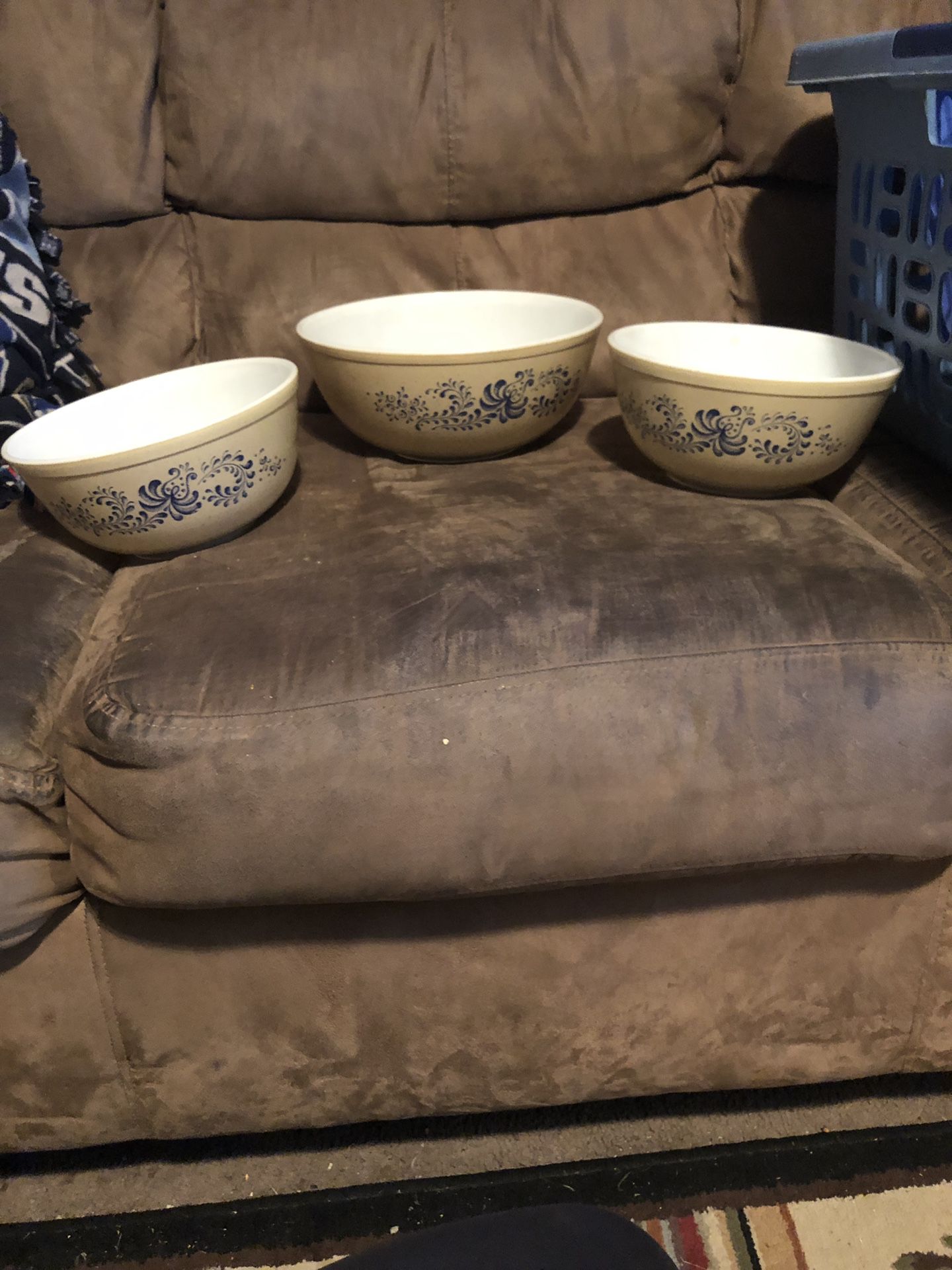 Pyrex antique bowl set