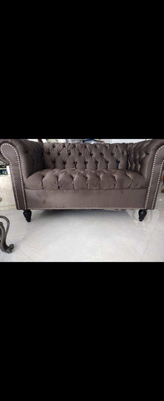 Gray Modern Tuffed Couch