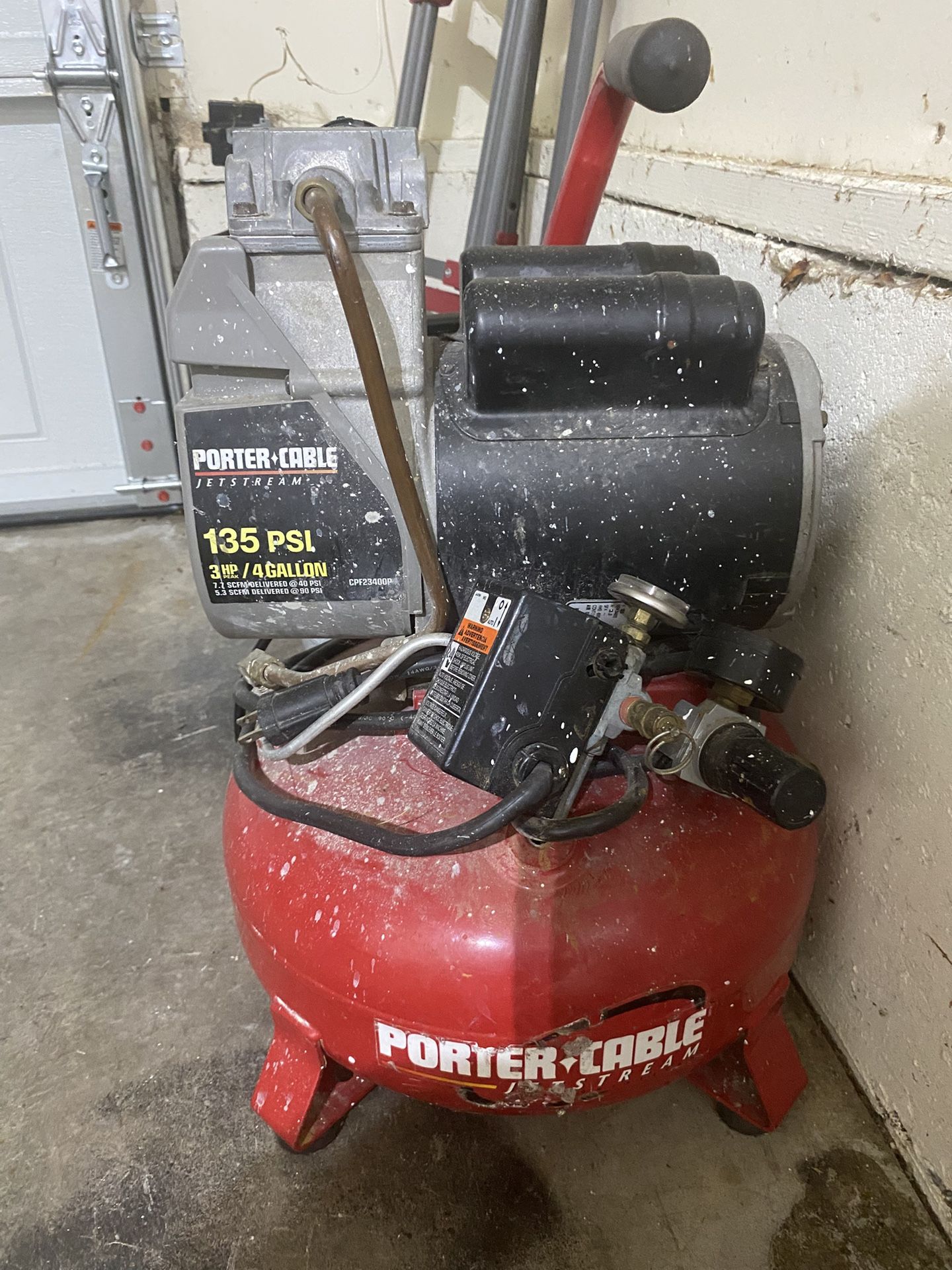 Porter-Cable air compressor, 135 PSI