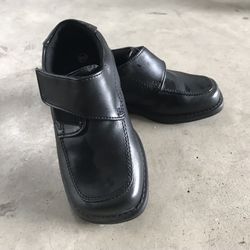LIKE NEW toddler Boy Dress Shoes Size 9.5