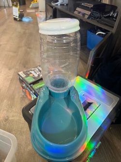 Dog food feeder