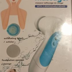 Facial cleaning massager