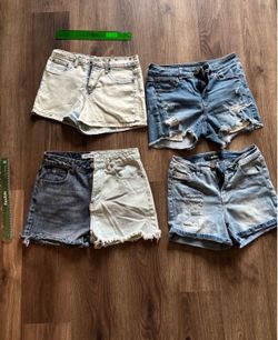 Bundle 4 shorts for $5