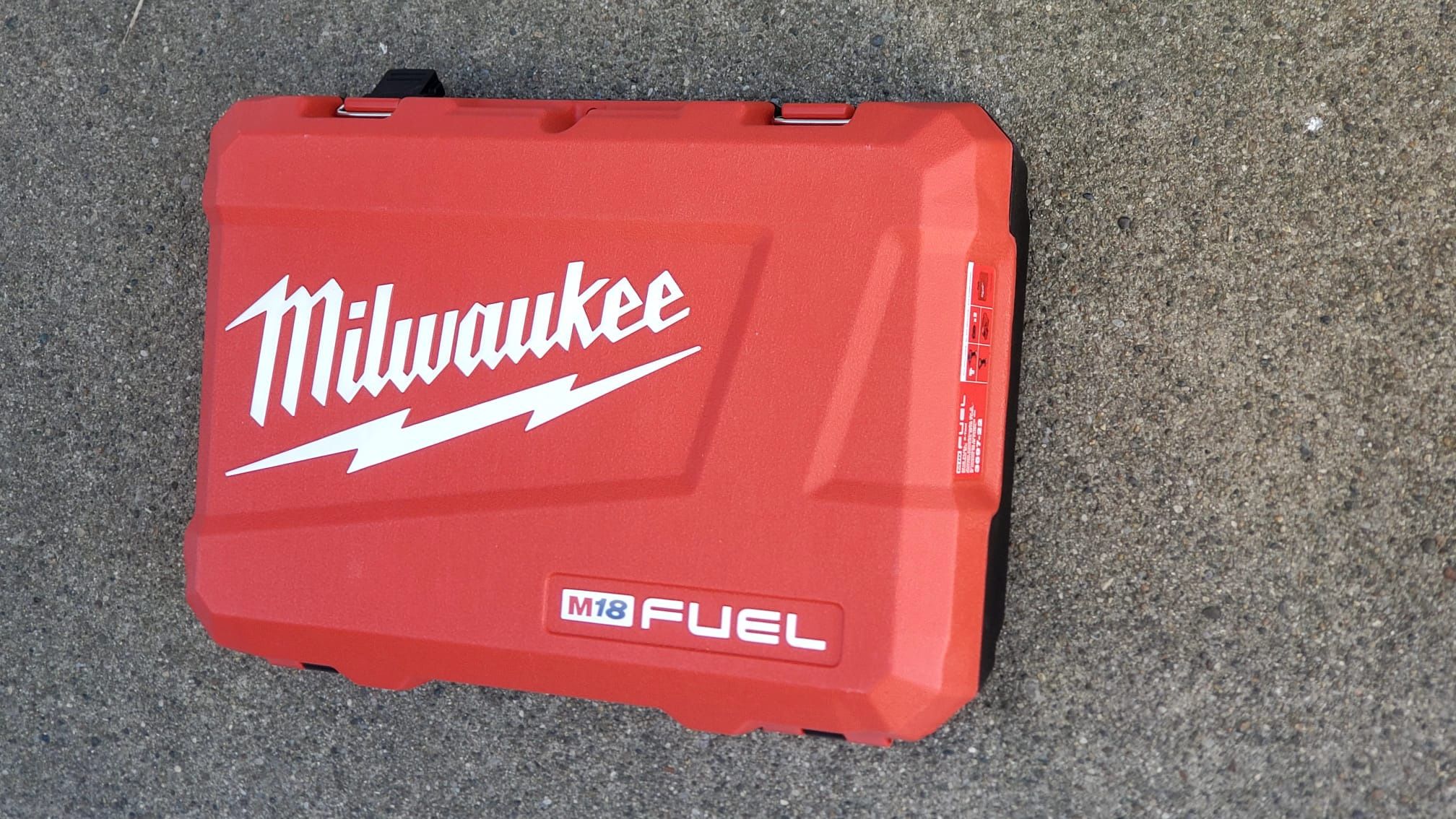 Milwaukee…sólo Es La Caja FREE!!!! Milwaukee Only Box FREE!!!