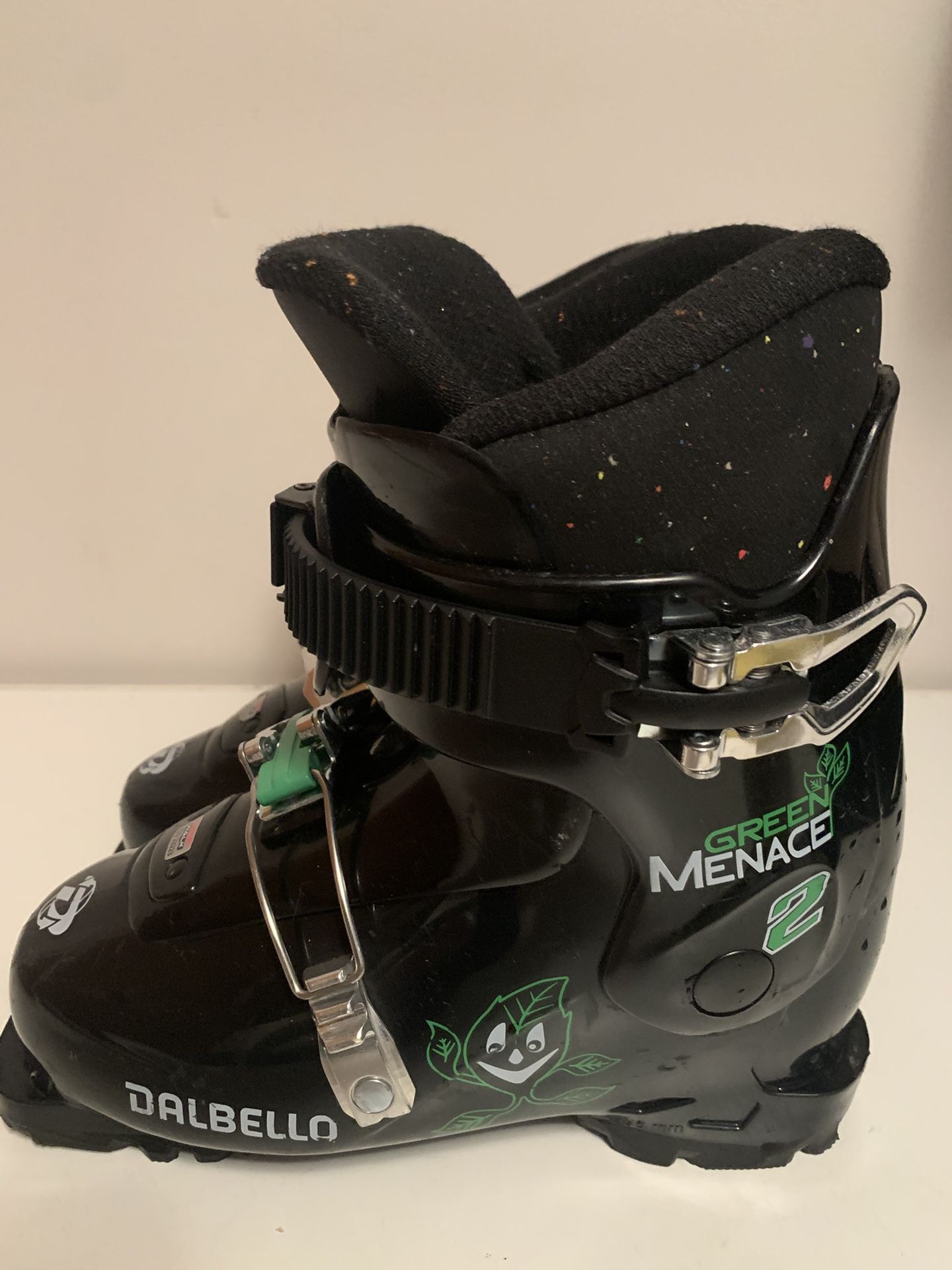 Dalbello Green Menace 2 Ski Boots. Kids Size 21.5