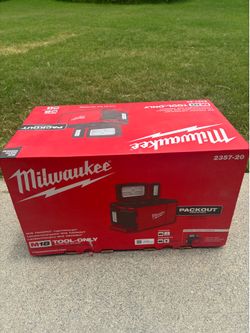 Milwakukee M18 Light/Charger.