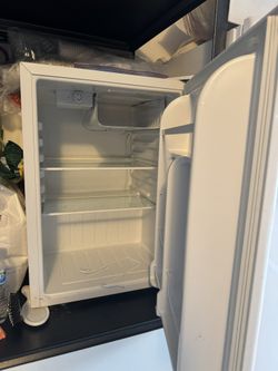 Mini refrigerator