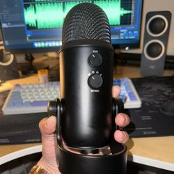 Brand New Logitech 2025 Blue Yeti USB Microphone 