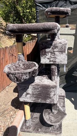 Large Dark Grey Multi-Level Cat Tree – Like New & Fully Assembled