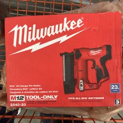 Milwaukee Pin NailerM12