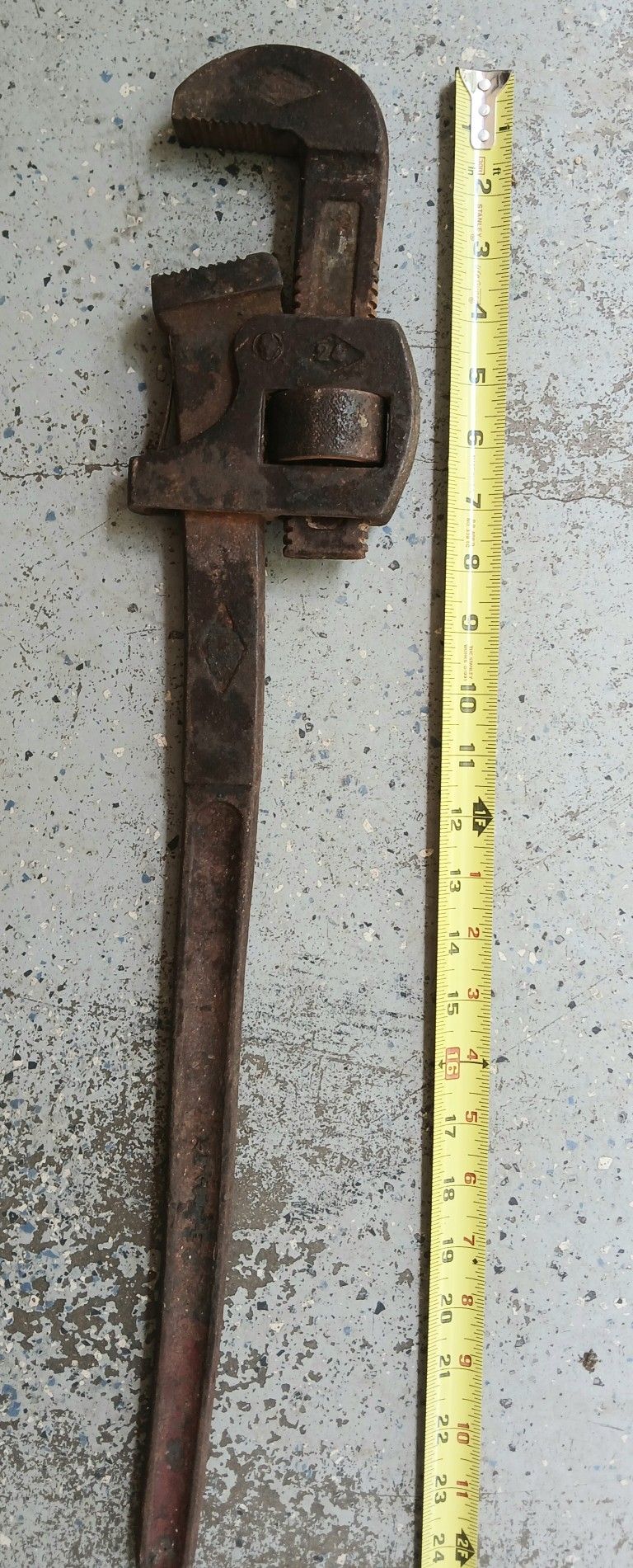 Heavy Duty Adjustable Wrench 24"