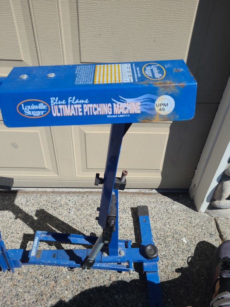 PITCHING MACHINE for Sale in Lynnwood, WA OfferUp