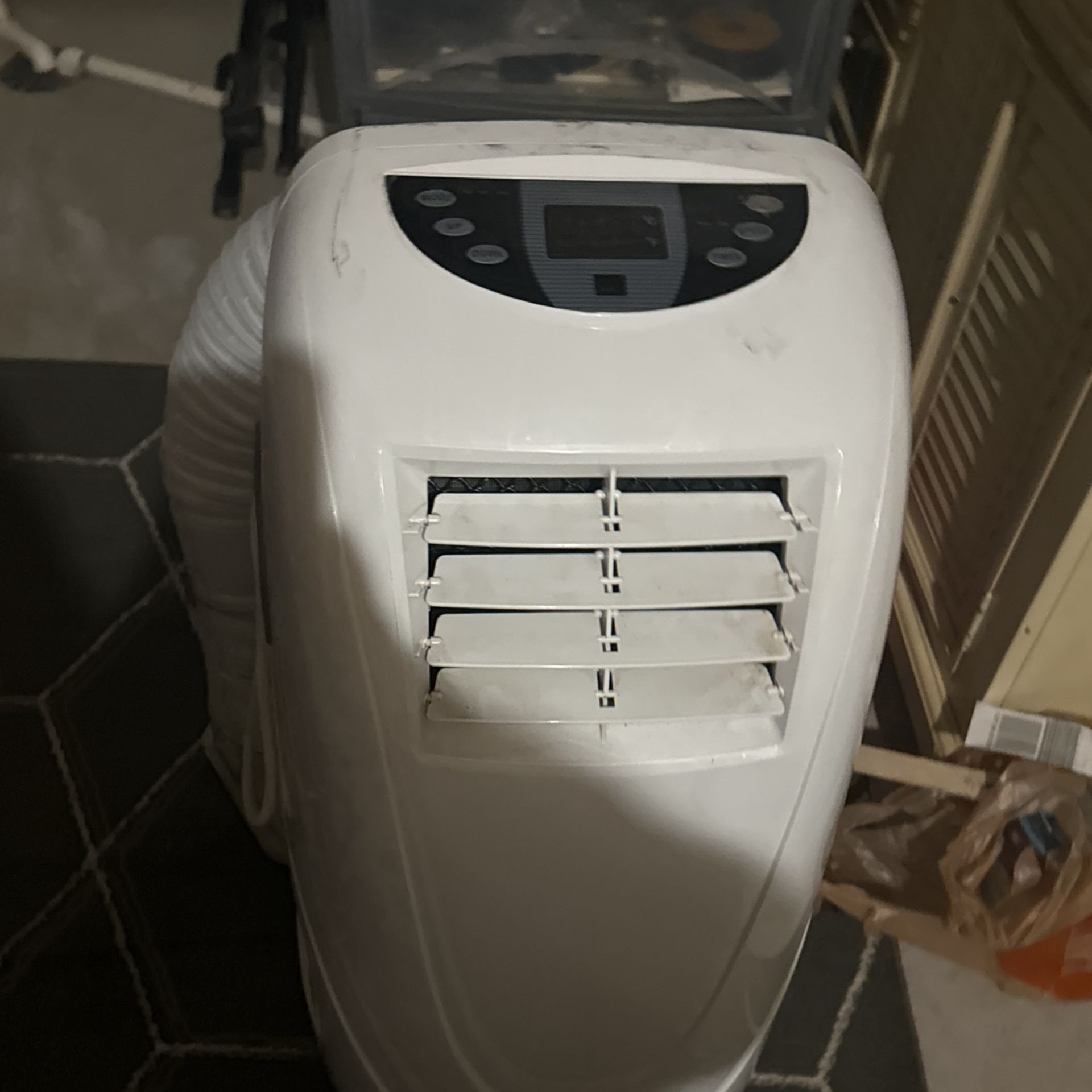 AC UNIT