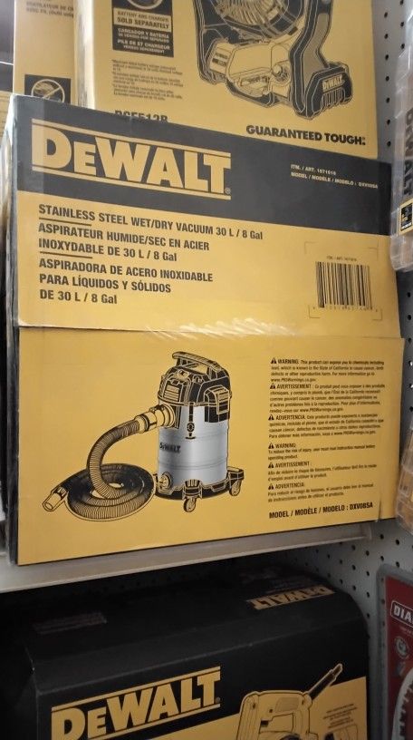 DEWALT STAINLESS STEEL WED/DRY VACUUM 30L/ 8 GAL