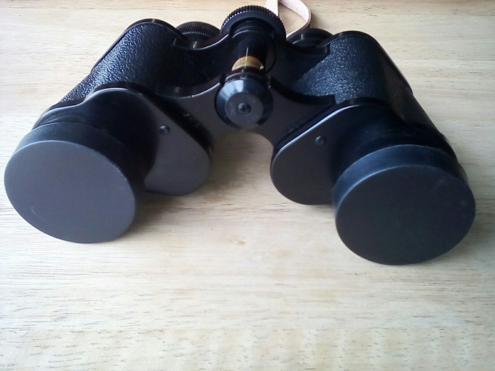 Binoculars w Leather case. Town & Country. Full View. 7X35. Wide Angle Field 10°.. Dropping thr price 30% only 10. Dollars.