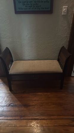 Entrance bench