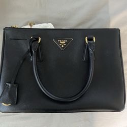 Authentic  Prada Galleria bag Size M