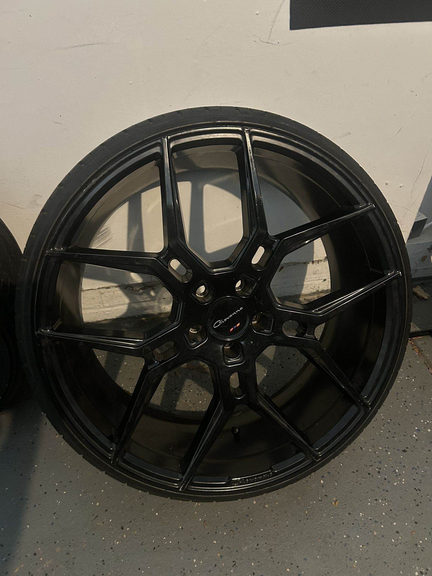 22 Inch Giovanna Haleb Rims W/tires (4)