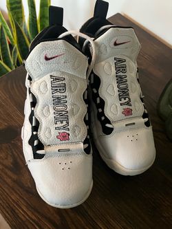 Tennis shoes size 7