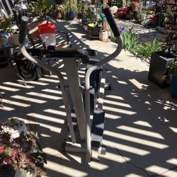 Elliptical Trainer Exercise Machine