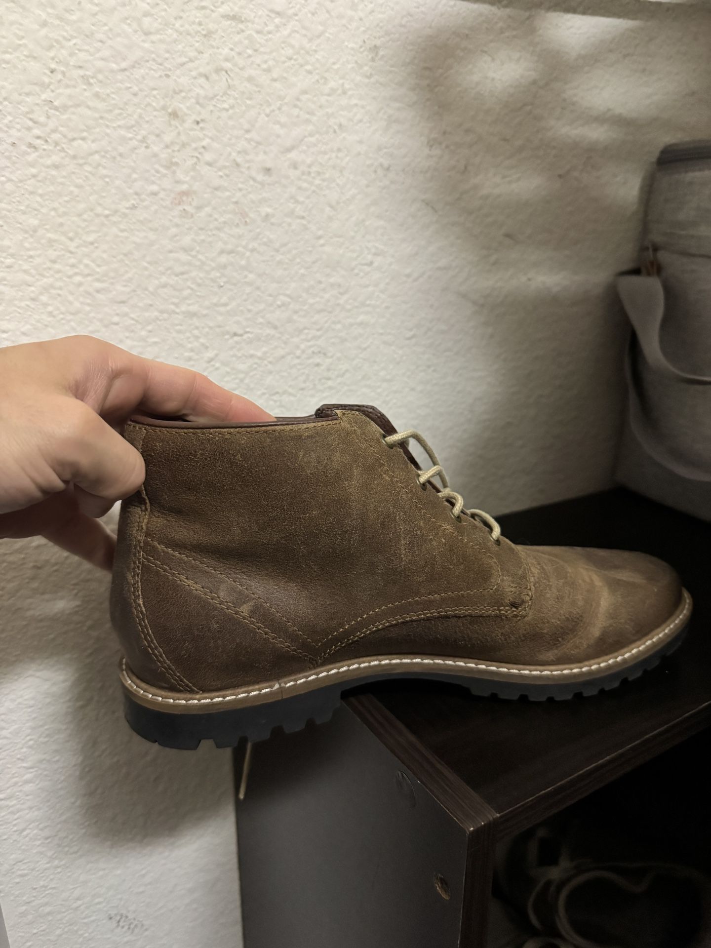 Cole Haan Nathan Chukka Boot (size 9)