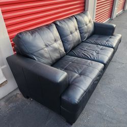 *Free delivery* 3 seater black leather couch good condition comfortable apartment friendly 