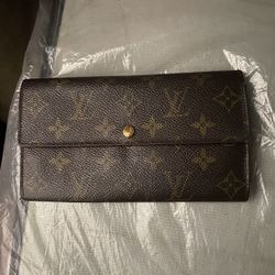 Authentic or Original LV wallet,with LV Logo,Brown