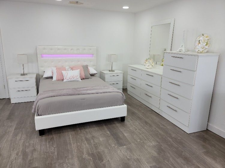 Brand New Bedroom Set / Juego De Cuarto Nuevo A Estrenar...Fast 🚚