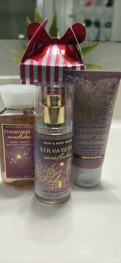 Bath & Body Works, Mini Gift Set Strawberry Snowflakes