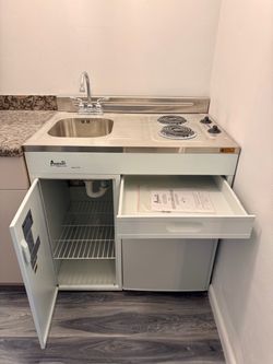 Avanti 36" Complete Compact Kitchen / Kitchenette (Model CK3616)