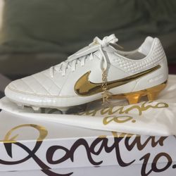R10 Nike Tiempo Legend RGN  $450 Or BO 