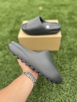 Yeezy Slide Onyx 📲