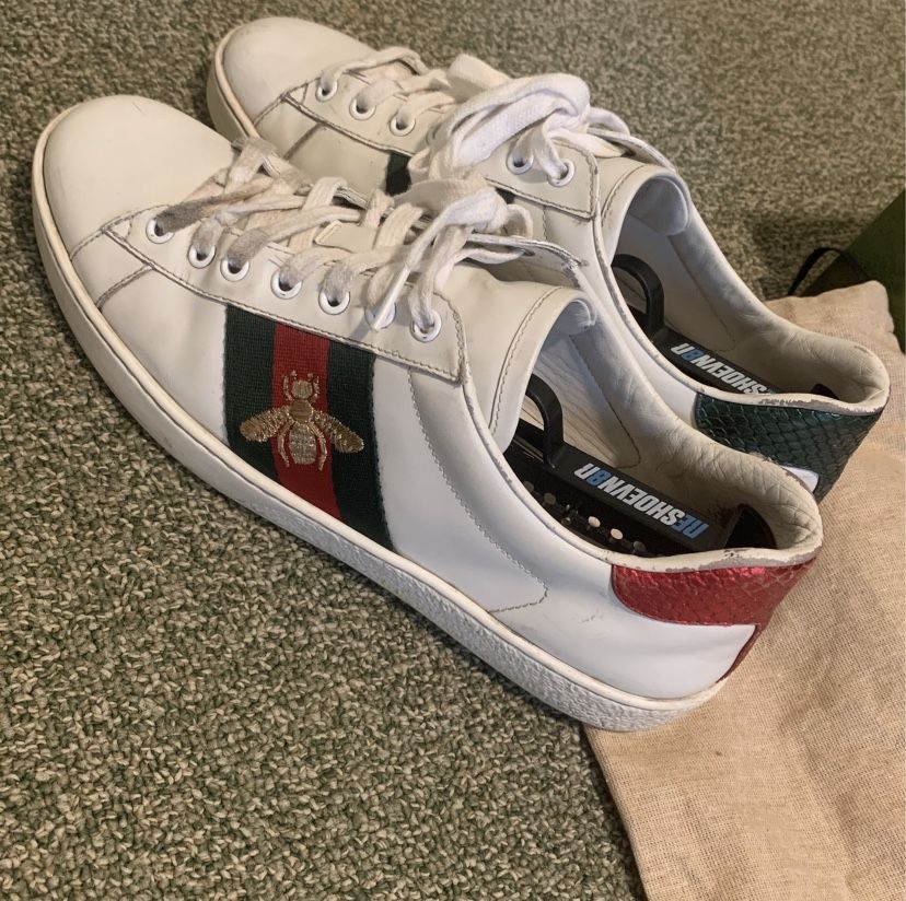 Gucci Ace Embroidered Hornet Sneaker