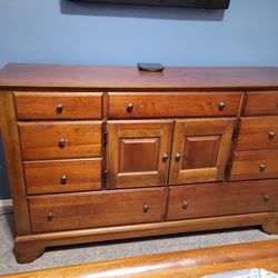 Bassett wood dresser and nightstands