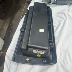 Love compartment for a 2008 GMC Sierra 1500