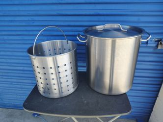 Pot large kitchen pot 42 qt *new 15" x 15" with strainer