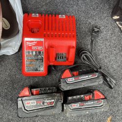 Milwaukee M18 Charger Y Baterias $100 Firme Precio Trabajando Bien 