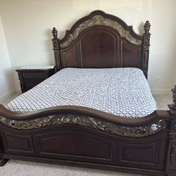 Victorian Style Cherry  Brown Wooden Bed Set