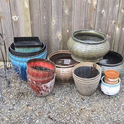 Ceramic & Plastic Planter Plot Assortment 