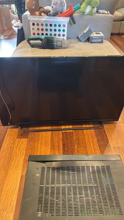 Element 43" 1080p LED Smart TV - Great for Bedroom/Gaming