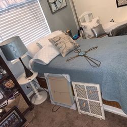 Girls bedroom decor. Twin size bedding +