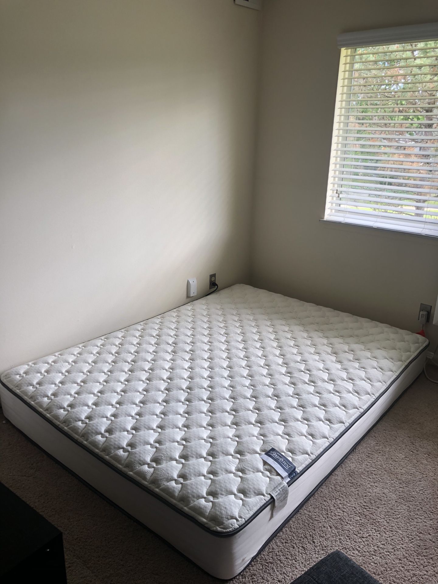 Beautyrest Queen Greenwood Firm 9.5” Mattress for Sale in Cleveland, OH ...