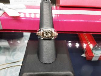Men's Ring - White Gold 10k (.417) 7.4 grams Size 7