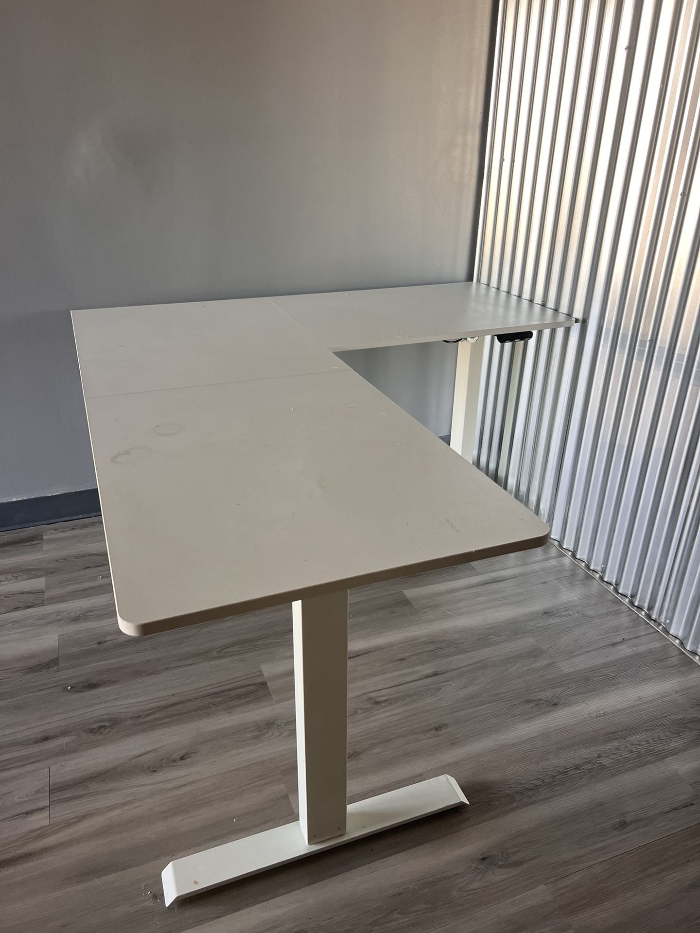 Motorized Smart Desks – Adjustable Height Standing Desks