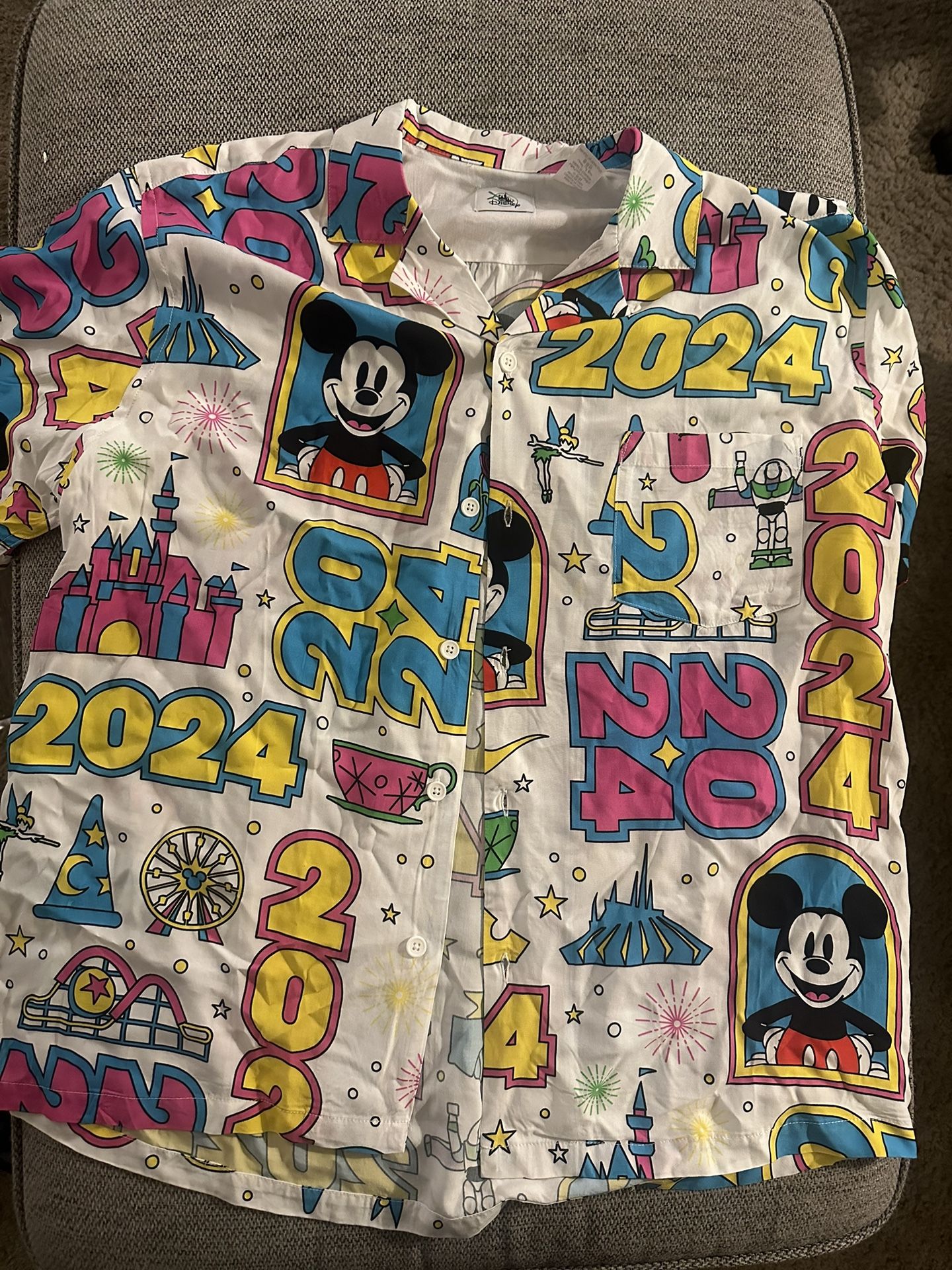 Walt Disney World 2024 Button-Up White Shirt Size XL Park Icons (NWT)