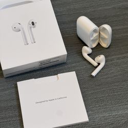 APPLE AirPods 1st Gen - Box Included 