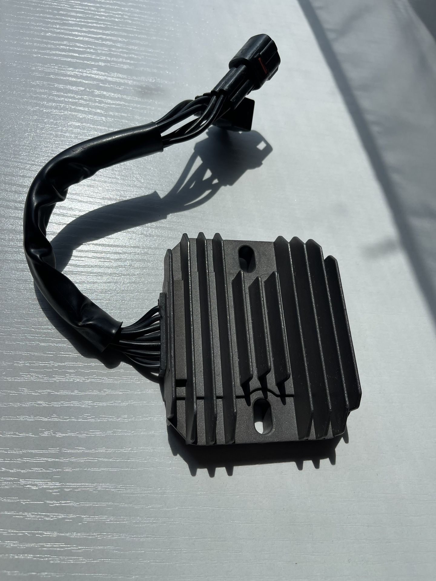 Regulator Rectifier Voltage Compatible with GSXR 600 750 06-13 / GSXR1000 05-13 / DL650 04-12 / SV650 03-12 / SFV650 / SV1000 / GSF1250 / GSXR1300 08-