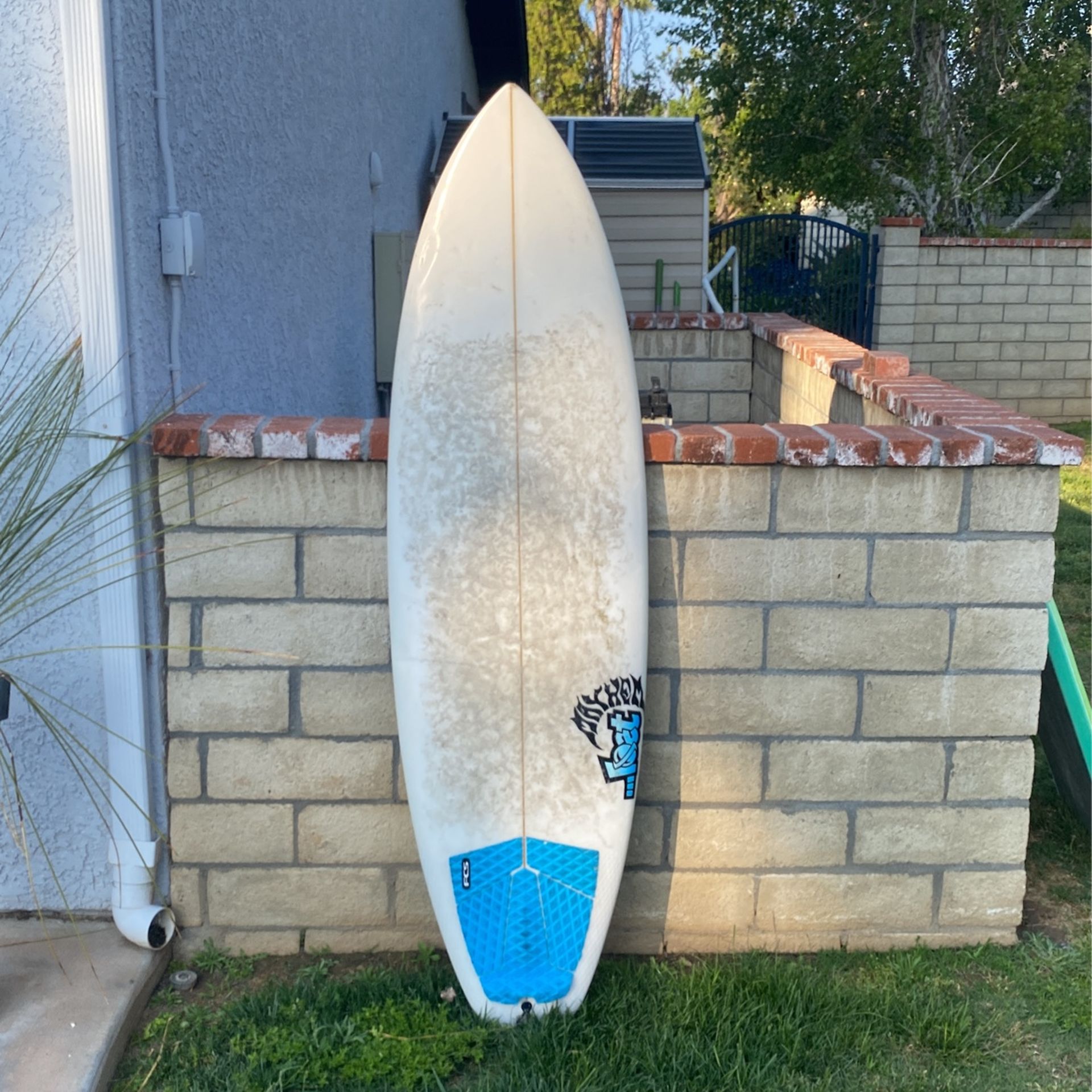 Lost Surfboard 6’2 40oz 21w