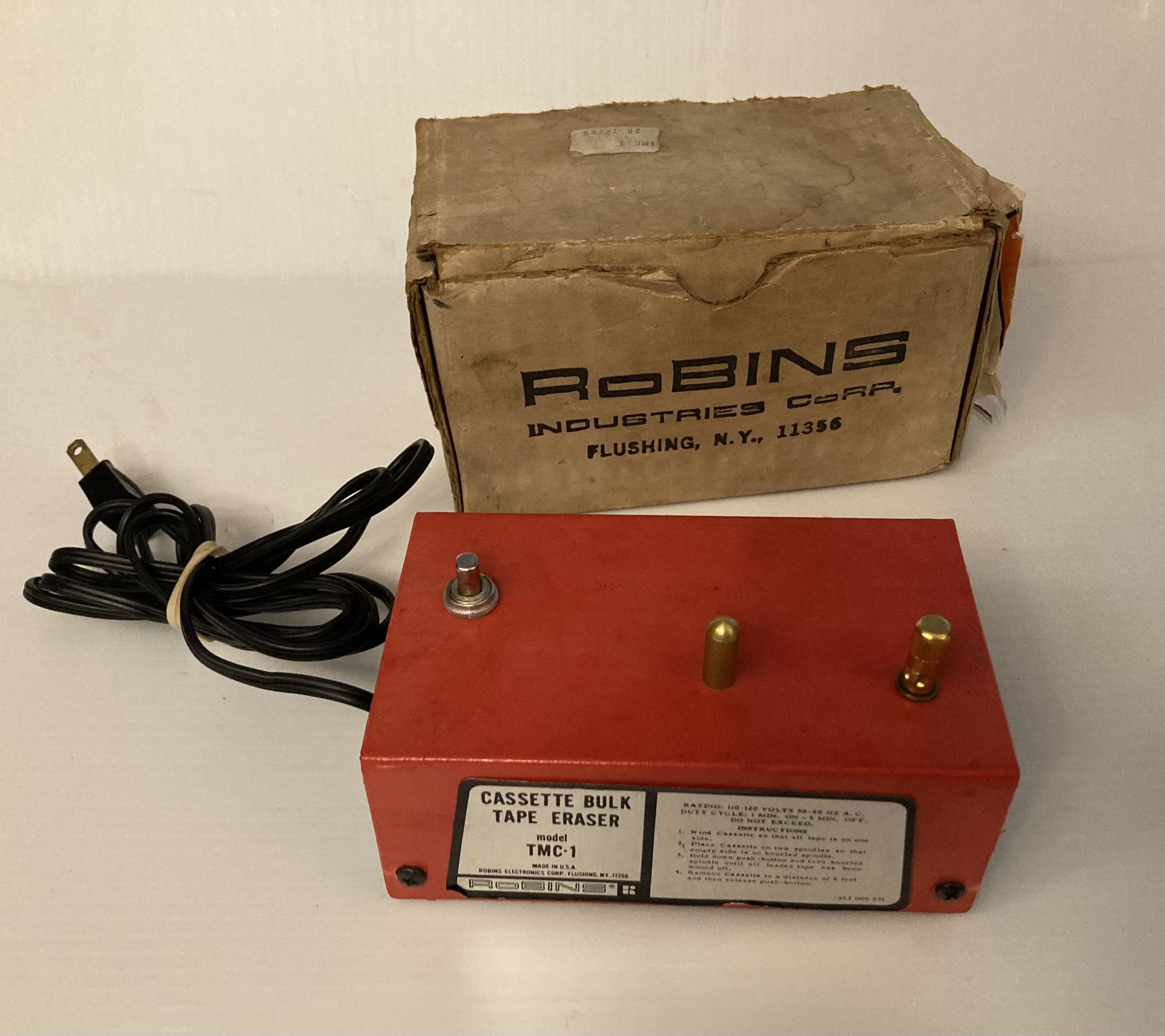 Vintage Robins Industries Corp Bulk Cassette Tape Eraser Made In USA TMC-1 . With box. Tested, working